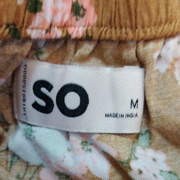 SO Brown Floral Blouse with Ruffle Details - Picture 2 of 3